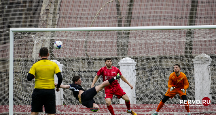 Футболисты «Хромпика» выиграли «Металлург» со счётом 5:1