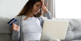 В Костроме женщина решила заработать на торгах и отдала мошенникам 6 млн рублей