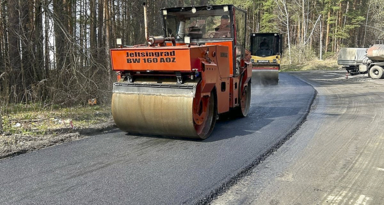 На улице Гагарина уложили первый слой асфальта