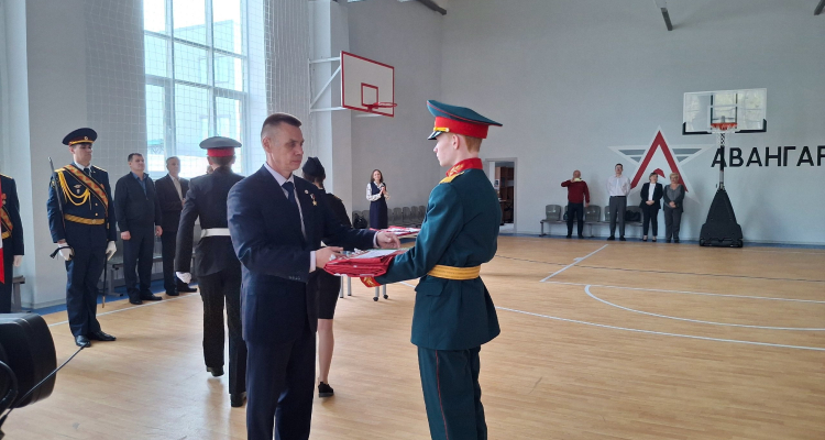 Торжественное вручение копий Знамени Победы в Западном округе