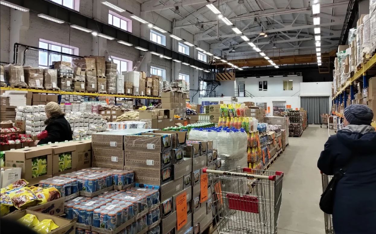 Опасные продукты нашли в магазинах «Светофор»