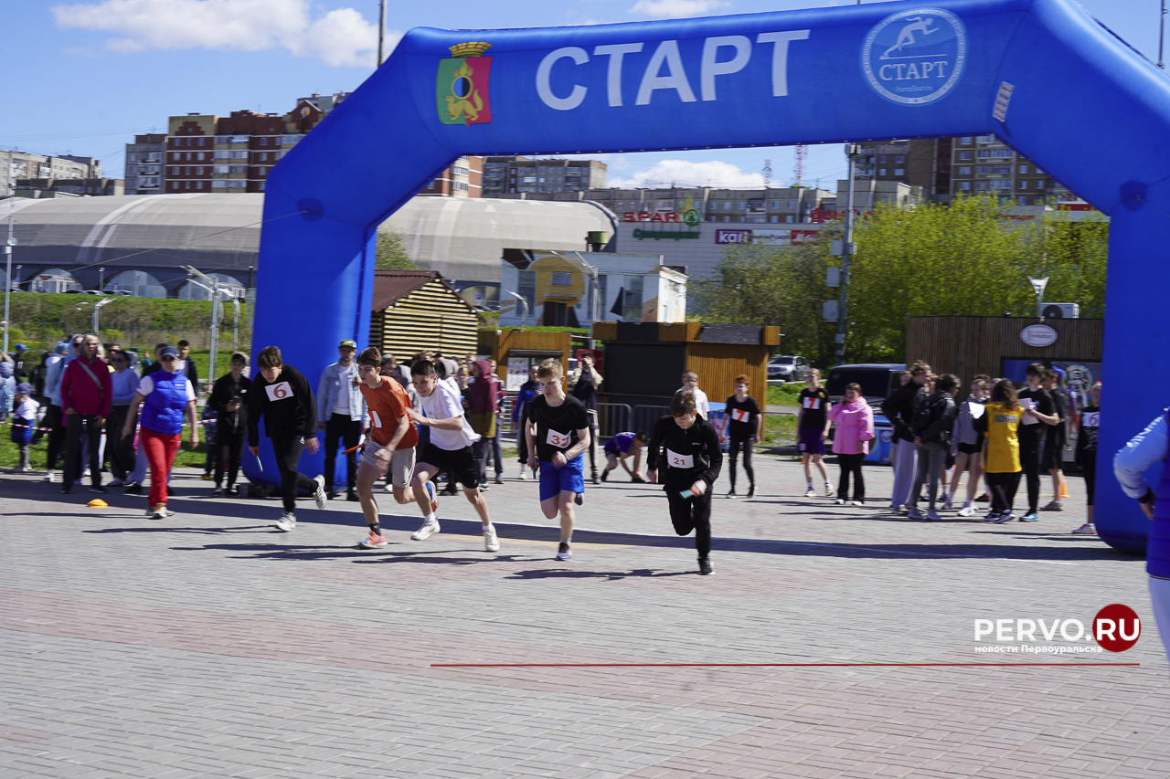 На набережной прошла легкоатлетическая эстафета, посвящённая 80-летию Победы