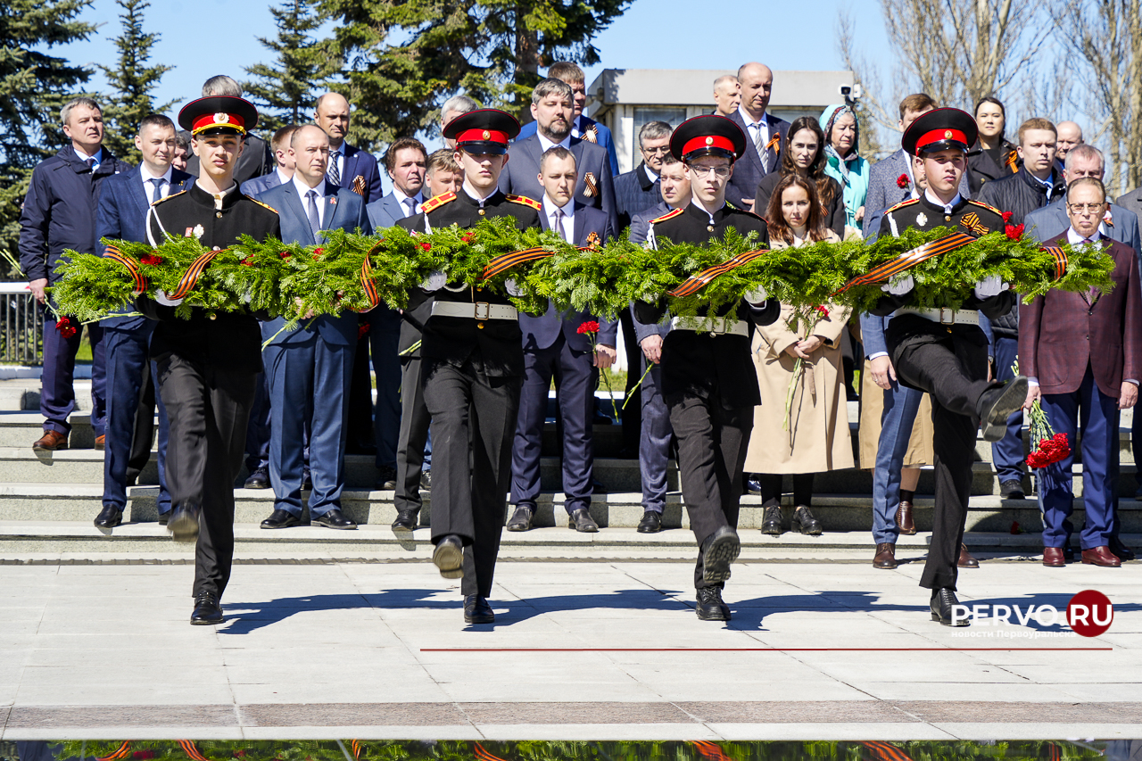 ПНТЗ реконструировал мемориал новотрубникам-героям Великой Отечественной войны