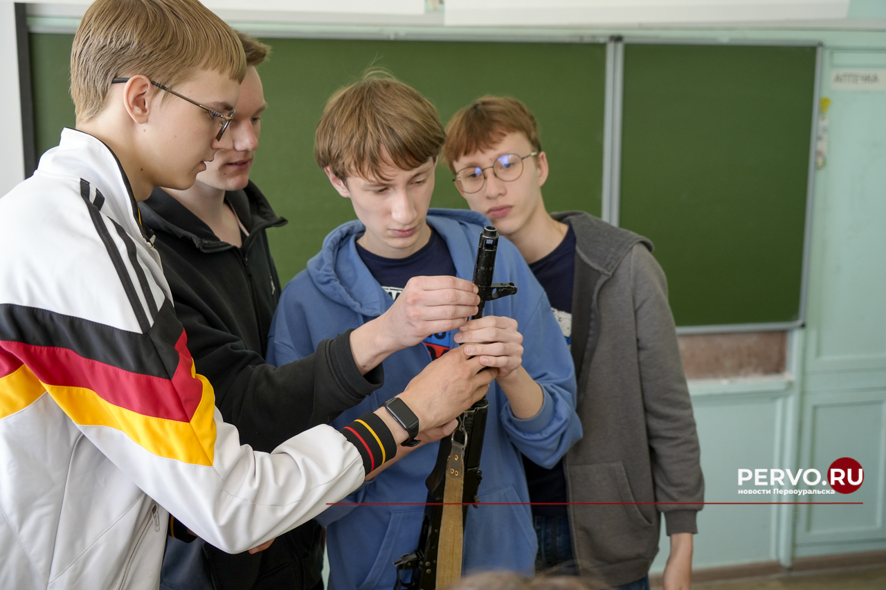 Сегодня в Первоуральске стартовали пятидневные военные сборы школьников