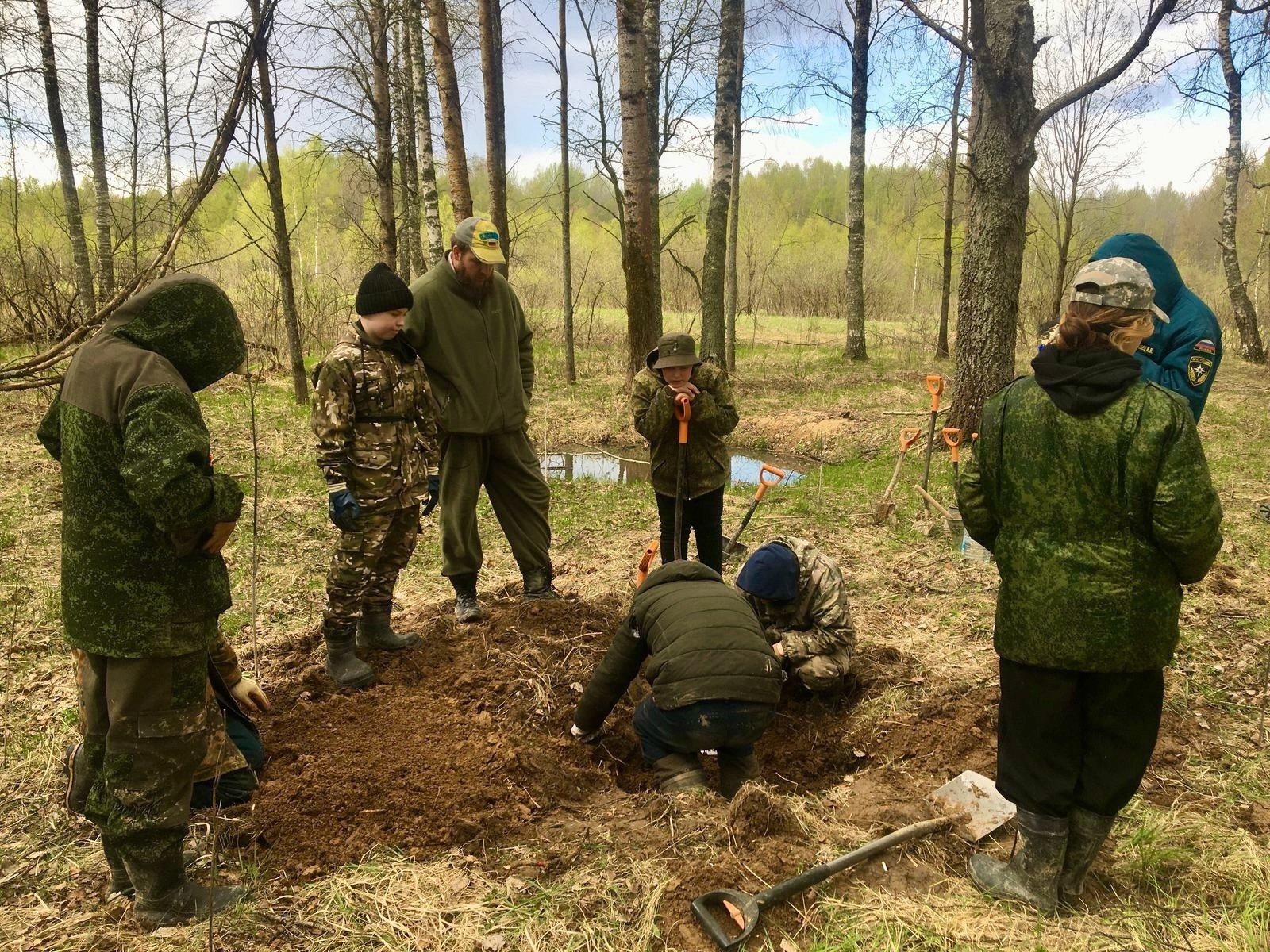 Поисковики нашли останки 10 бойцов и именную вещь времен ВОВ