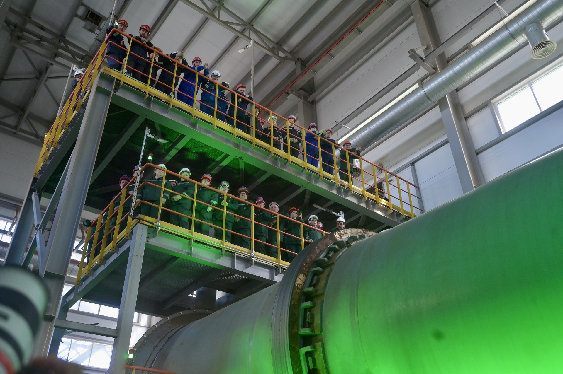 Денис Паслер в Первоуральске дал старт работе нового производства на крупнейшем химическом предприятии России