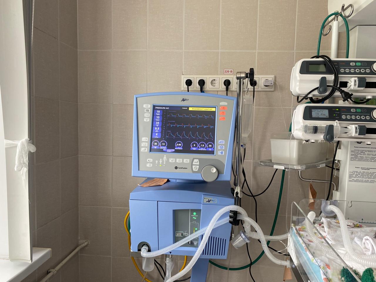 Реаниматологи детской больницы получили новые аппараты ИВЛ