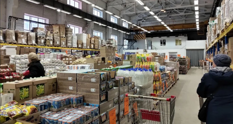 Опасные продукты нашли в магазинах «Светофор»