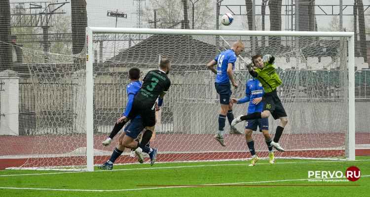 ФК «Хромпик» переиграл «Триумф» со счётом 2:0