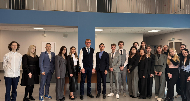 Выпускники поделились мнением о том, чего не хватает в Первоуральске