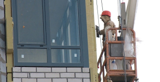 За неисправленные в квартире дефекты застройщик выплатит екатеринбуржцу более 8 миллионов рублей