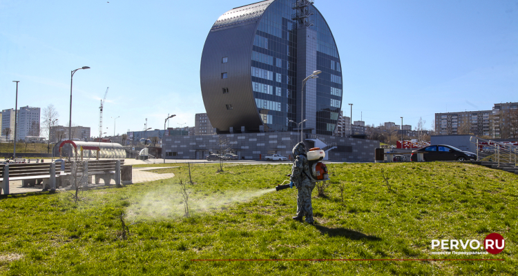 Обработка общественных территорий от клещей завершена