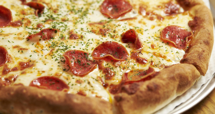 Роскачество обнаружило подмену сыра в пицце известных сетей