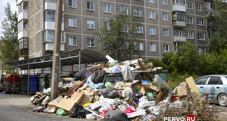 Переполненности мусорных контейнеров в Первоуральске всё ещё актуальна