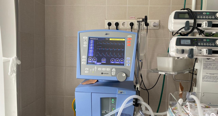 Реаниматологи детской больницы получили новые аппараты ИВЛ