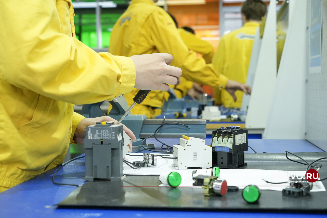 Первоуральск развивает профессиональное образование: школьники осваивают первую профессию