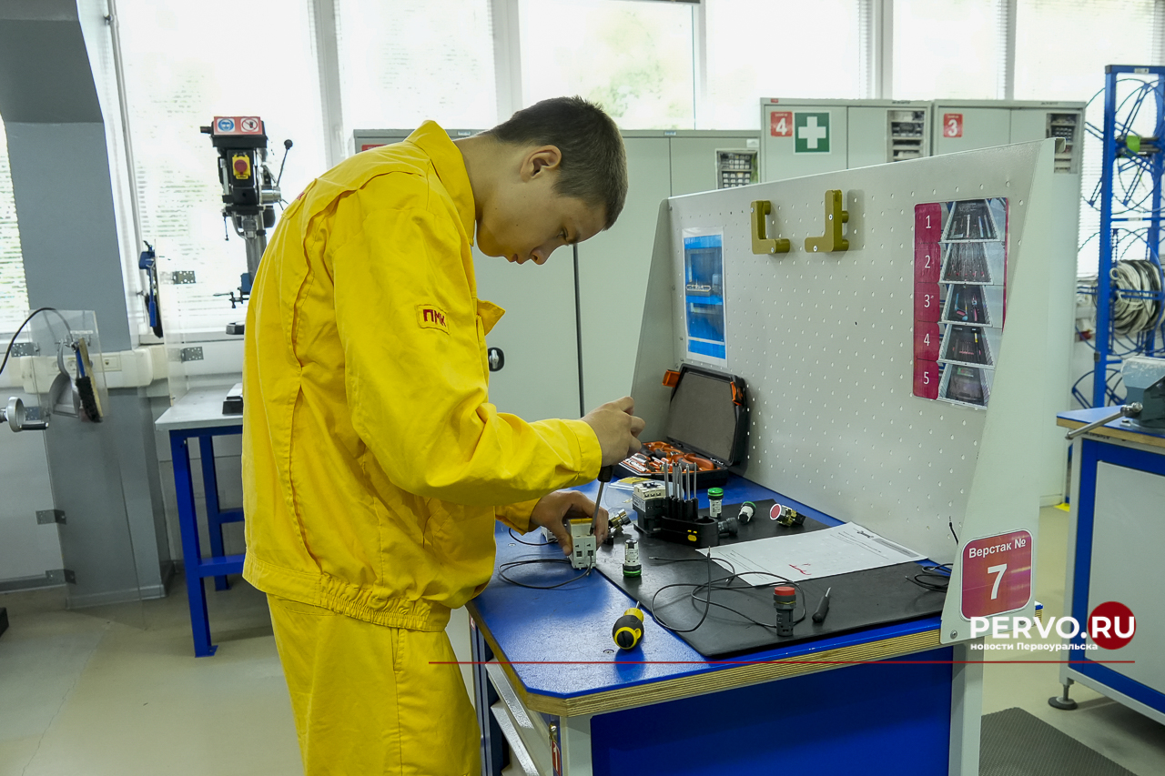 Первоуральск развивает профессиональное образование: школьники осваивают первую профессию