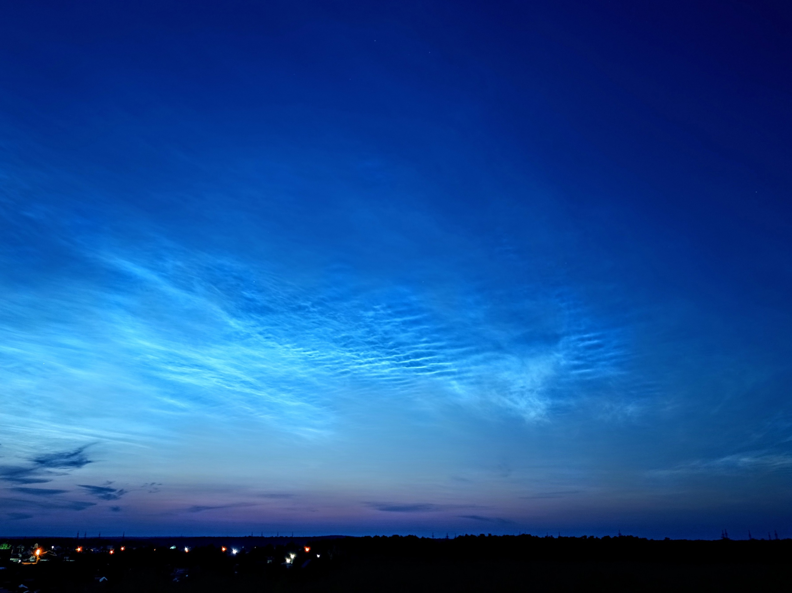 Ночью в небе вновь заметили редкое атмосферное явление