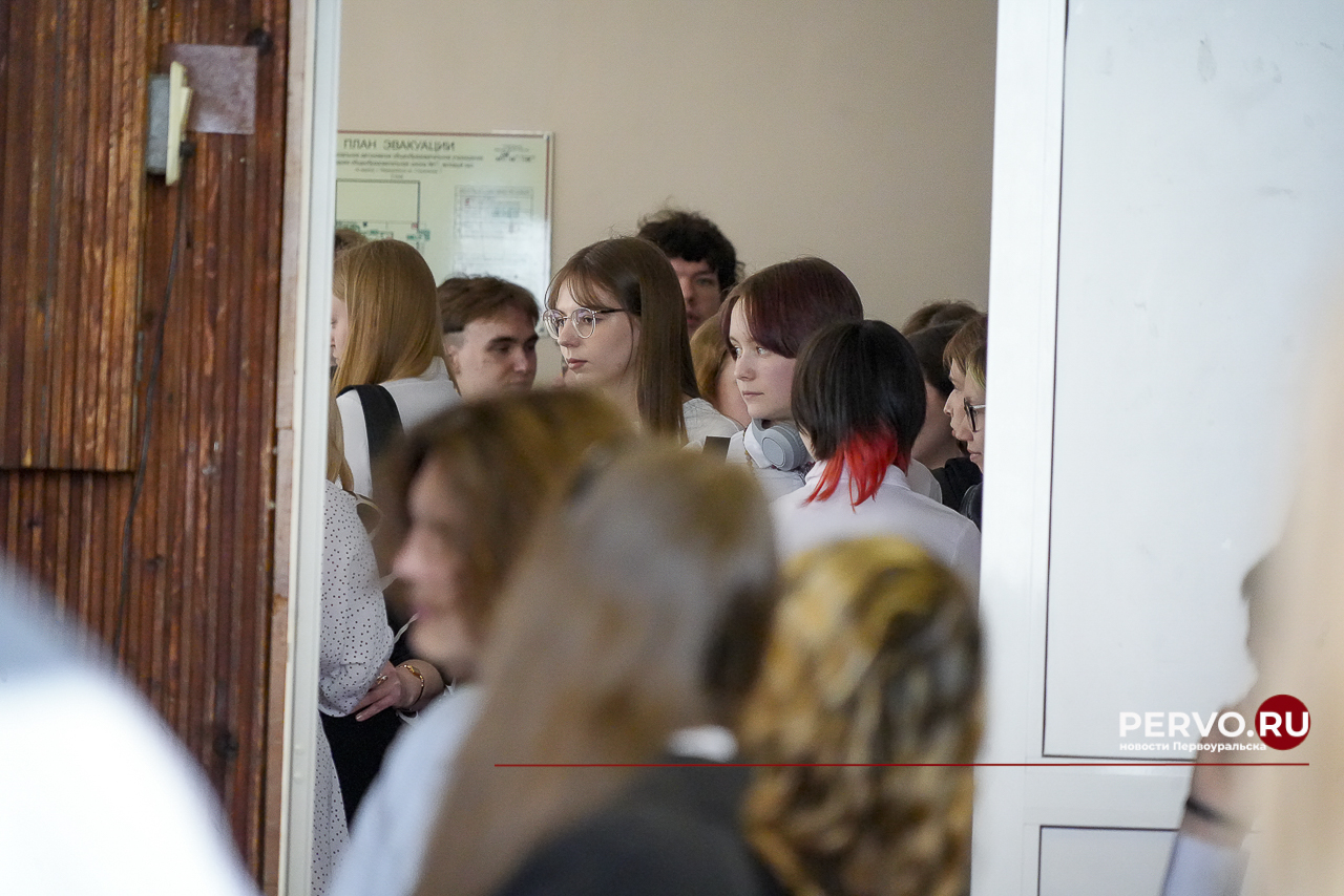 Школьники Первоуральска получили удостоверения «Моя первая профессия»