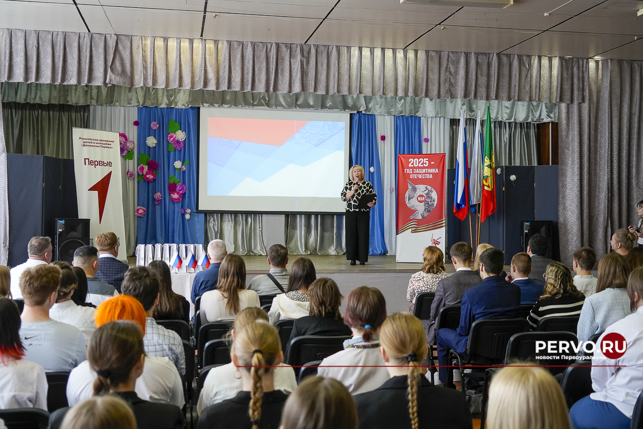 Школьники Первоуральска получили удостоверения «Моя первая профессия»