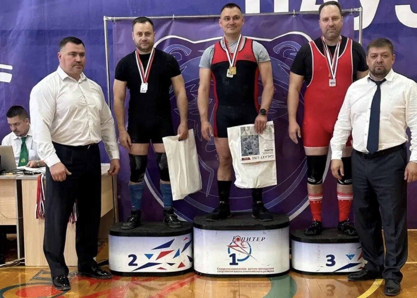 Пауэрлифтеры с успехом выступили на областных соревнованиях