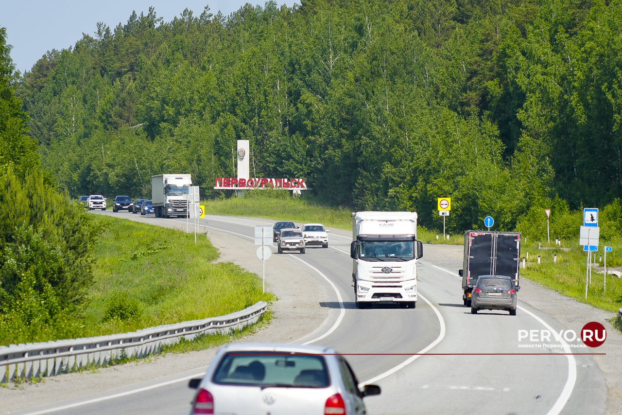 Из-за жары на трассах запретили движение тяжелых грузовиков