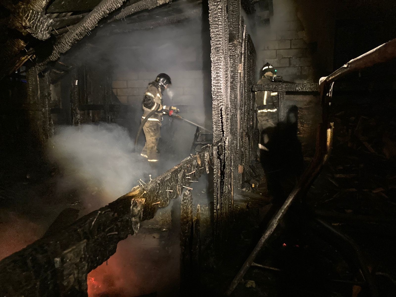 В поселке Новоуткинск в результате пожара погиб человек