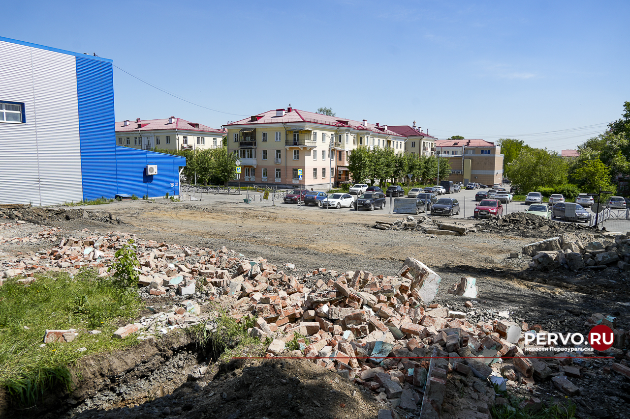 В Первоуральске в «Парке новой культуры» разобрали входную группу