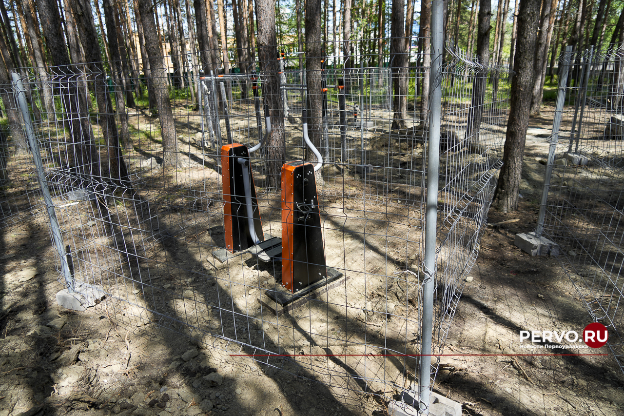 В Первоуральске в «Парке новой культуры» разобрали входную группу