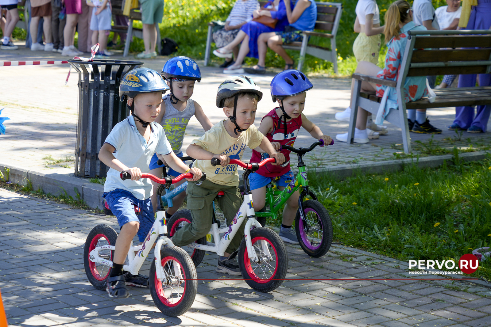 Улыбки, солнце и веселье: в Первоуральске отметили День защиты детей