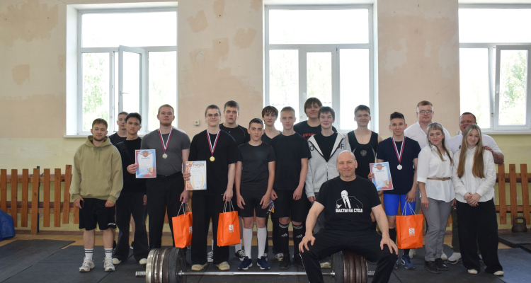 В городе прошли соревнования по пауэрлифтингу