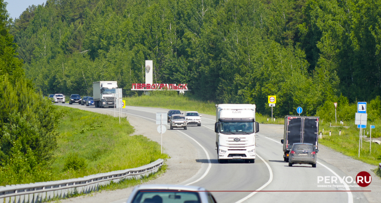 Из-за жары на трассах запретили движение тяжелых грузовиков