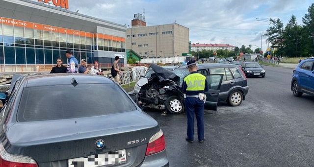 На улице Ленина произошло тройное ДТП