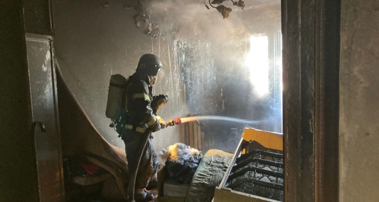 15 человек эвакуировали из дома на улице Ватутина из-за пожара