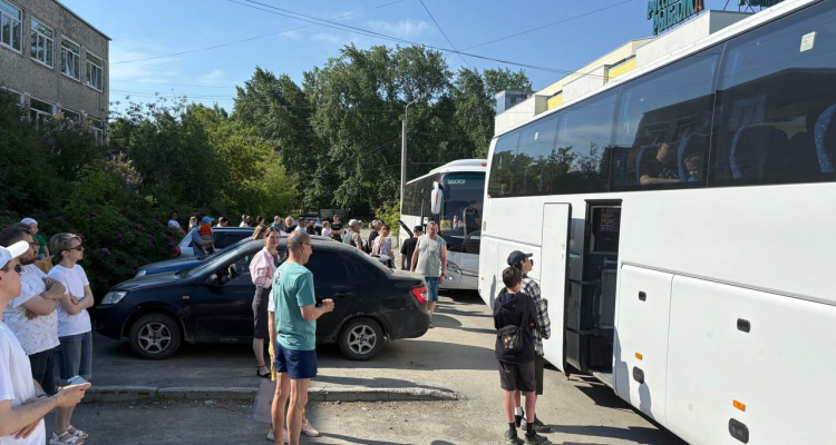 70 мальчишек и девчонок отправились в оздоровительный лагерь