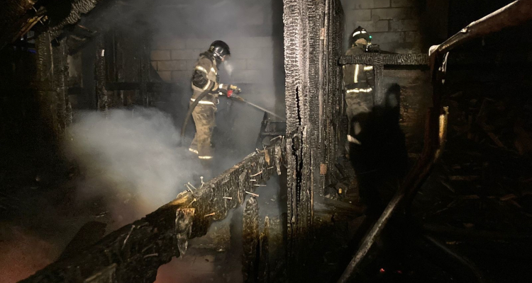 В поселке Новоуткинск в результате пожара погиб человек