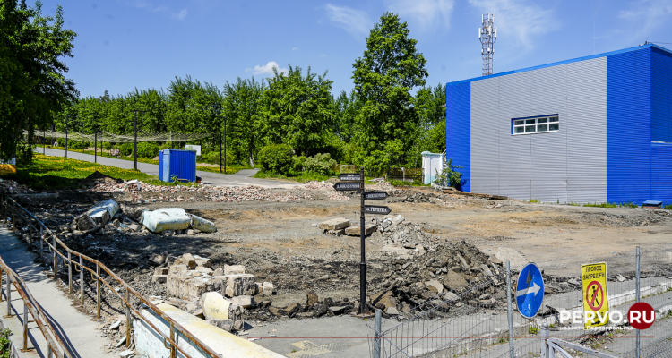 В «Парке новой культуры» демонтировали входную группу