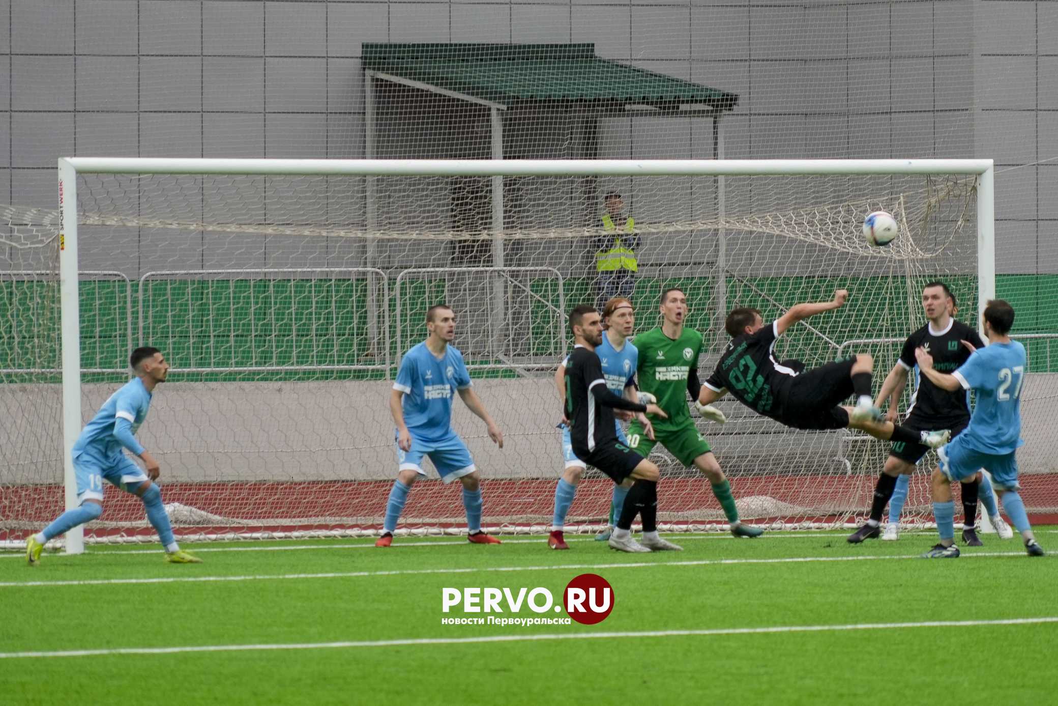 «Хромпик» и «ТрубПром» провели матч за выход в ½ кубка области