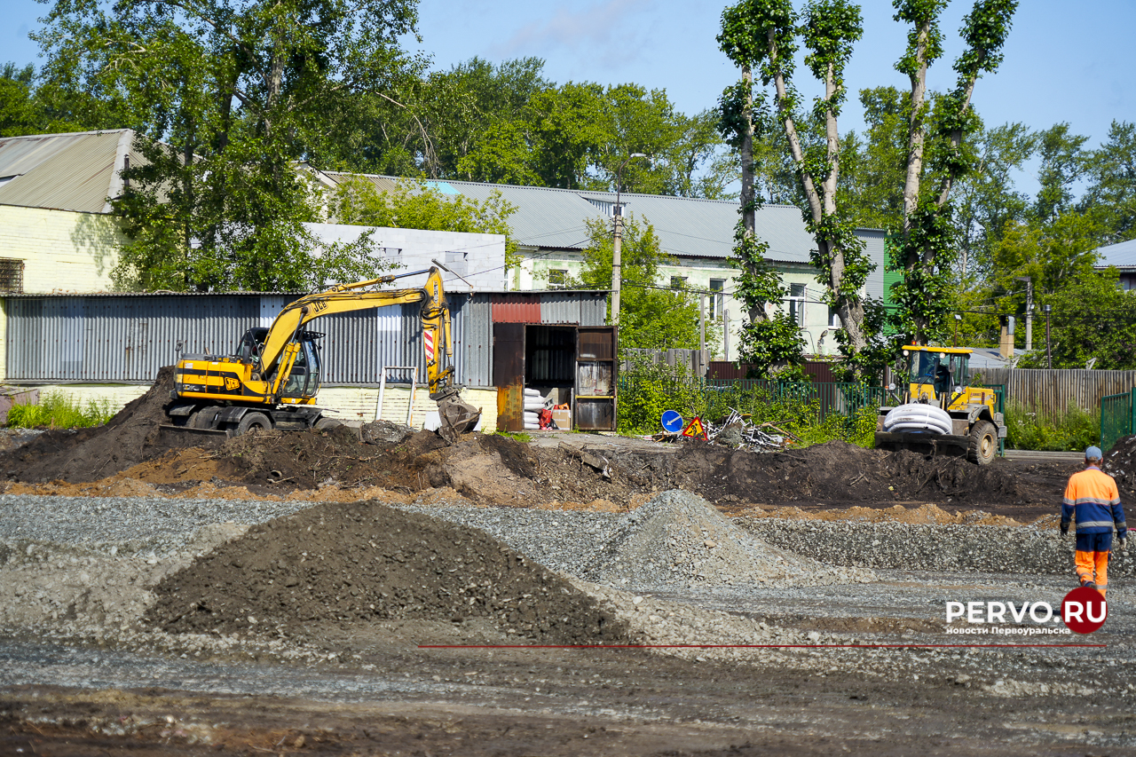 На территории школы № 12 идёт реконструкция спортивной площадки