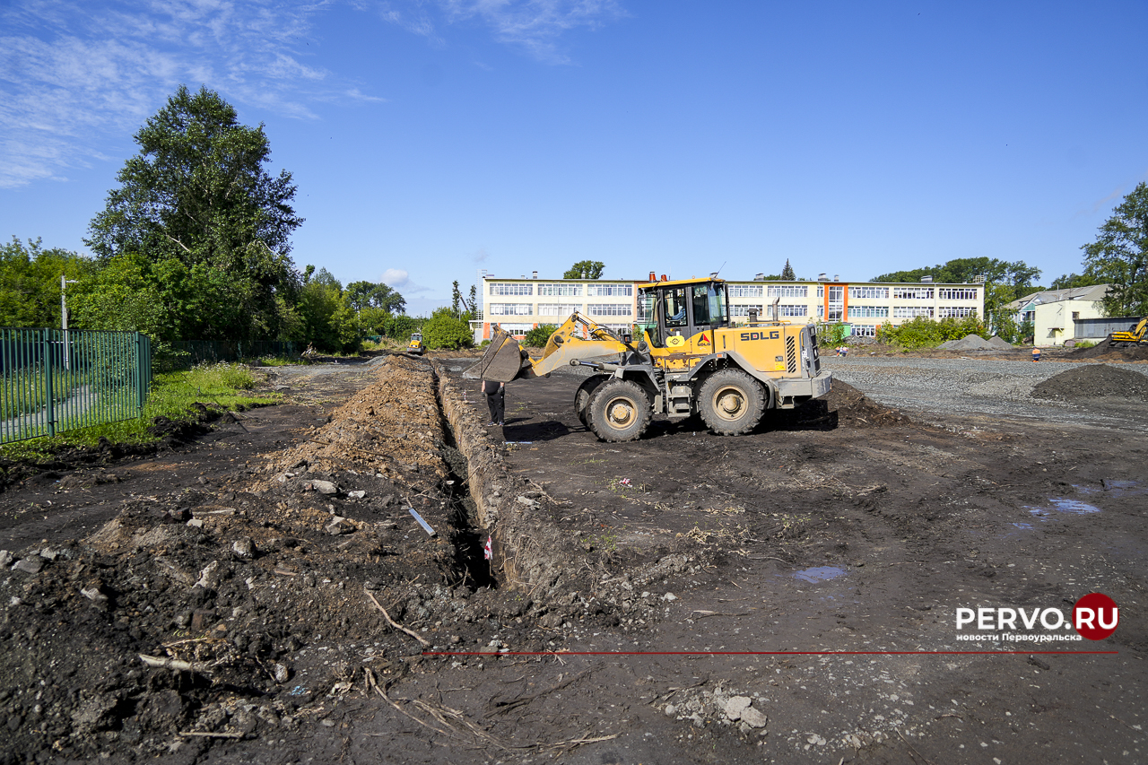 На территории школы № 12 идёт реконструкция спортивной площадки