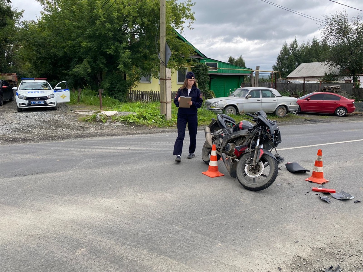 В Первоуральске 16-летний мотоциклист врезался в Kia и опрокинулся