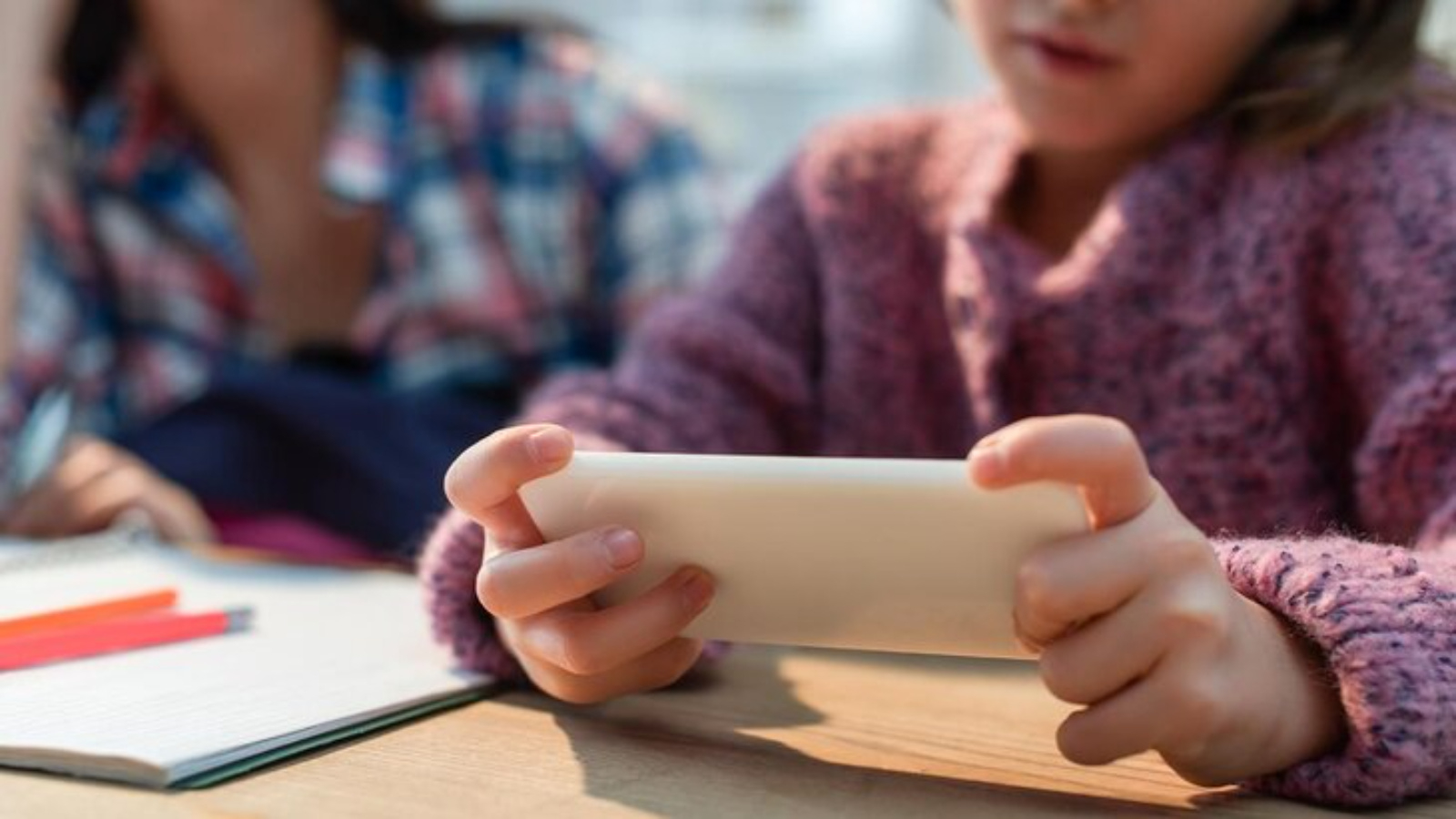 Школьные чаты переедут в новый мессенджер Max