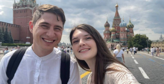 Денис Паслер пожелал счастья всем уральским молодожёнам в День семьи, любви и верности