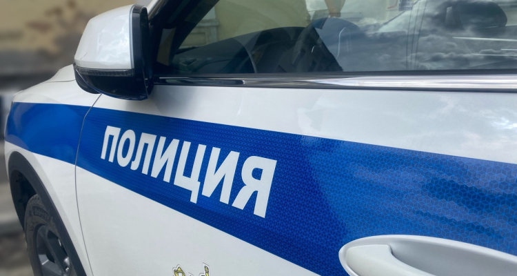 Перед судом предстанут трое мужчин, обвиняемые в совершении грабежа