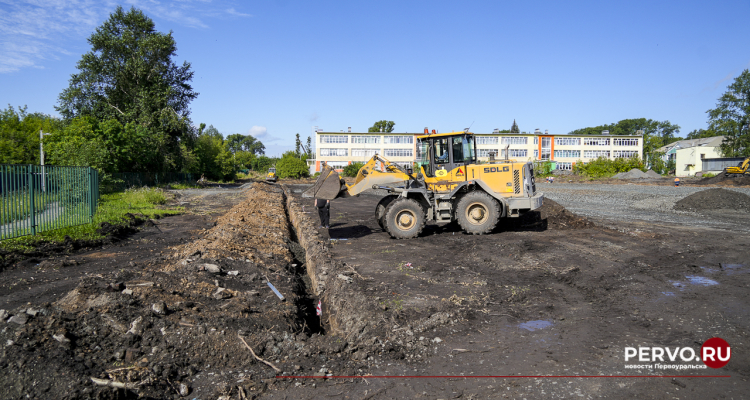 На территории школы № 12 идёт реконструкция спортивной площадки