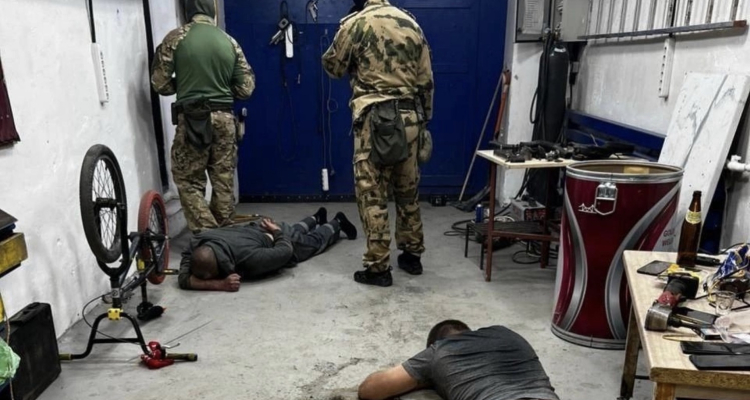 Нарколабораторию, маскировавшуюся под автосервис, накрыли в Первоуральске