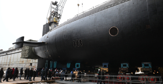 Путин поучаствовал в поднятии флага над подводным крейсером «Князь Пожарский»