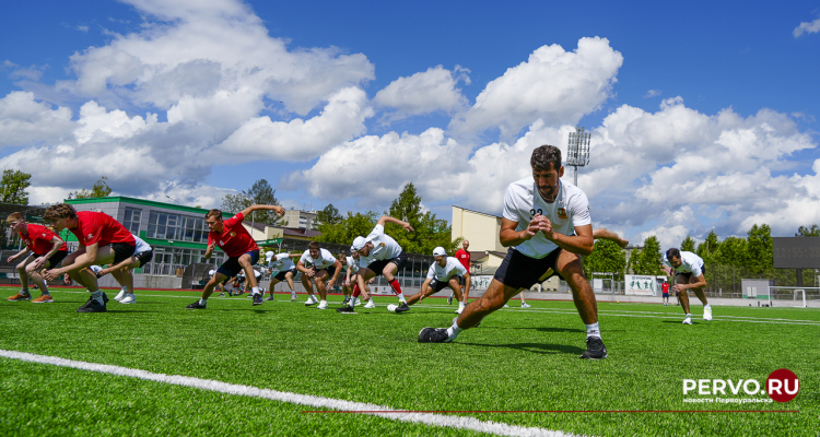 Хоккеисты команды «СКА-Уральский Трубник» провели первую тренировку