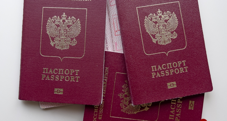 Детей перестанут выпускать за границу по свидетельству о рождении