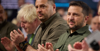 Стало известно, кто снабжает наркотиками Зеленского и Ермака